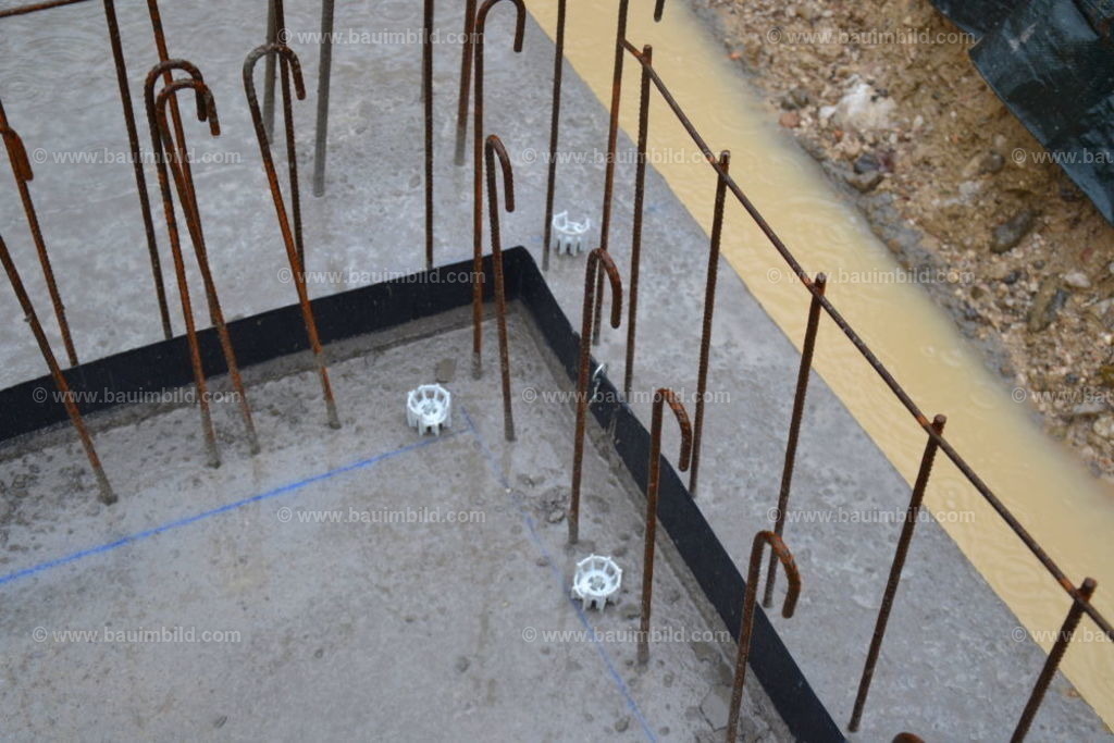 bib-lg04-betonarbeiten-0100 | Nach LV-Leistungsgruppen sortierte Detailfotos über den Bau eines Hauses. Alle Hausbau-Bilder direkt vom Urheber und Autor der Website Haus-Selber-Bauen.com