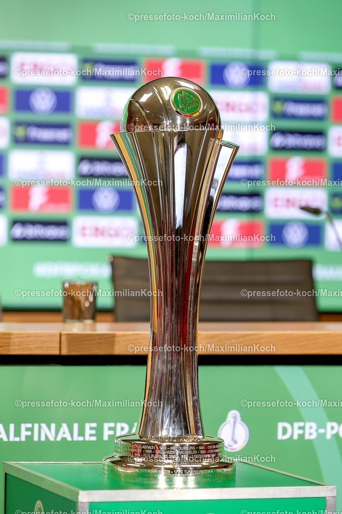 xsscx13052601025 | 2026.05.13, xsscx, Fußball, Finale DFB-Pokal Frauen, VfL Wolfsburg -  FC Bayern München, Saison 2025 2026, Rhein-Energie-Stadion in Köln: Der DFB-Pokal zum Pokalfinale Frauen bei der Pressekonferenz DFB regulations prohibit any use of photographs as image sequences and or quasi-video. Photo: xSandraxScherningxPressefotoKochx