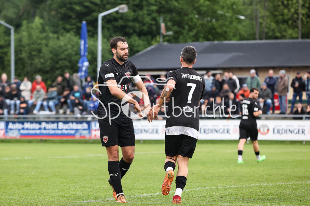 TSV Buchbach - FC Bayern Amateure | im Bild Philipp WALTER (TSV #6) und Kevin HINGERL (TSV #7)