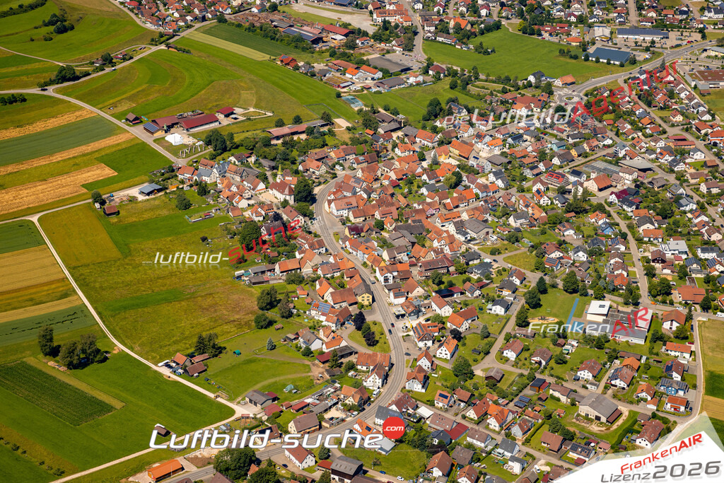 Das Luftbild zeigt : Kleinengstingen Engstingen - Die Luftaufnahme wurde 2024 vom UL-Flugzeug aus erstellt ( keine Drohne ) - Hochauflösende Luftaufnahme - Für grossformatige Ausdrucke geeignet. Die Geschenkidee !Mit Lizenz und Bildrechte bestellbar