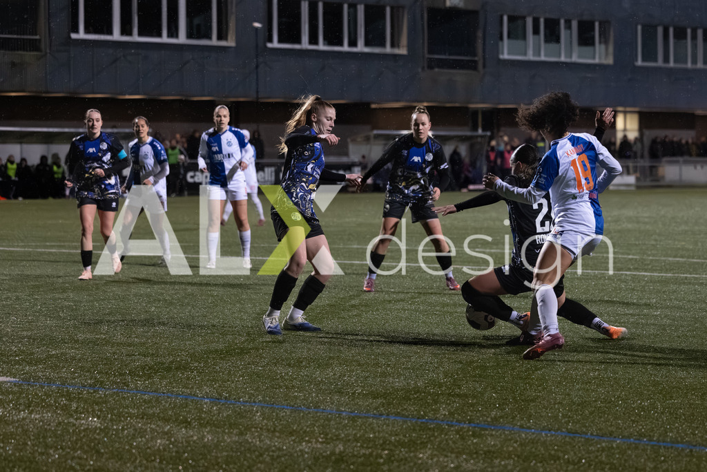 Fußball I Frauen I Saison 2025-2026 I AXA Women's Super League | Women I 14. Spieltag I Grasshoppers Club Zürich - FC Luzern I 14.02.2026 | 19 Ramona Kannady (CH) (GC Zürich) – Angriff  //  21 Melissa Rondalli (CH) (FC Luzern) – Mittelfeld - Realisiert mit Pictrs.com