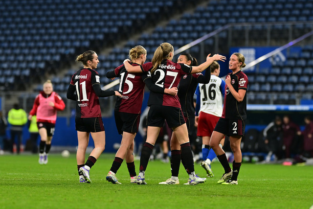 Fußball I Frauen I Saison 2025-2026 I Bundesliga I 10. Spieltag I Hamburger SV - 1. FC Nürnberg I 47514 | Jubel, Begeisterung, Enthusiasmus, Euphorie, Freude, Glücksgefühl, Heiterkeit bei: 1. FC Nürnberg Frauen nach dem 1:2 Sieg gegen die Hamburger SV Frauen - Realisiert mit Pictrs.com
