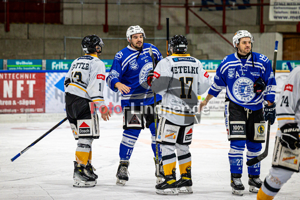 SC Forst NATURE BOYS gegen WANDERERS Germering | Eishockey Landesliaga Herren Gruppe A 2024/2025, SC Forst NATURE BOYS gegen WANDERERS Germering, 20241025,Handshake,2024-10-25 in Peißenberg (Eisstadion Peißenberg), Matthias MÜLLER (Nature Boyz 19)Copyright: WolfgangxLindner www.foto-lindner.de