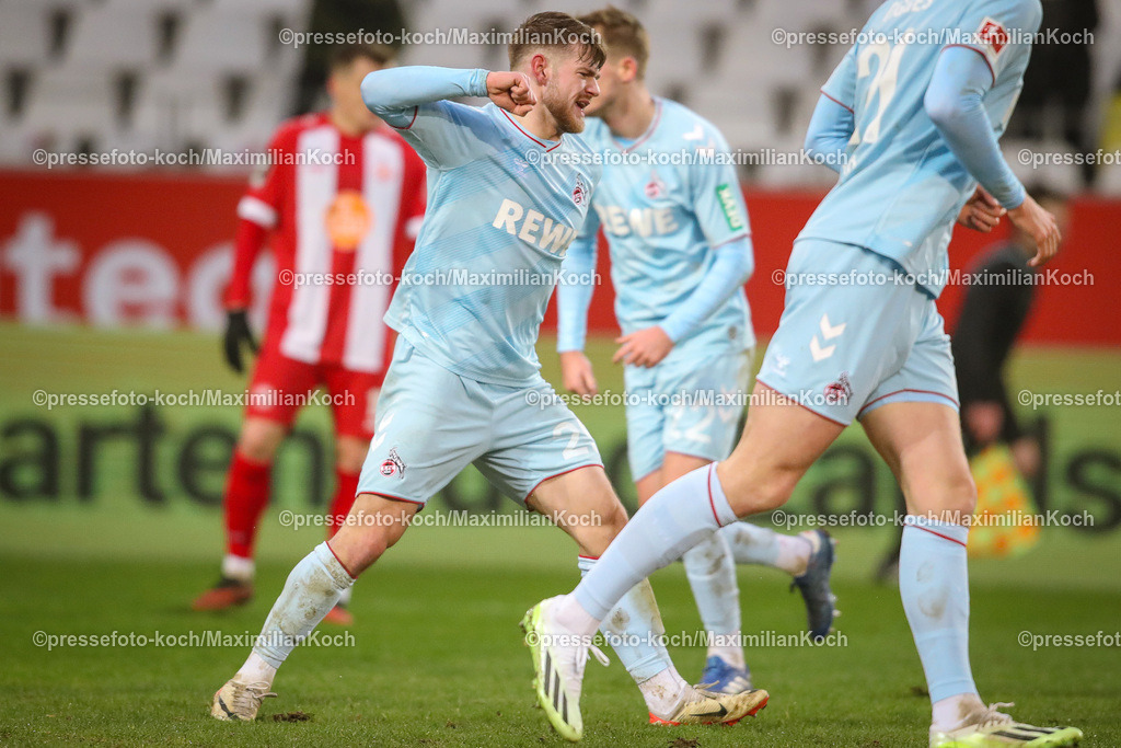 RWE06012401061 | 06.01.2024, Essen, Fußball, Herren, Stadion an der Hafenstraße, Testspiel, Rot-Weiss Essen – 1. FC Köln:  Torjubel nach dem 4:4 Ausgleich durch Jan Thielmann (1.FC Köln). 
DFB regulations prohibit any use of photographs as image sequences and or quasi-video.