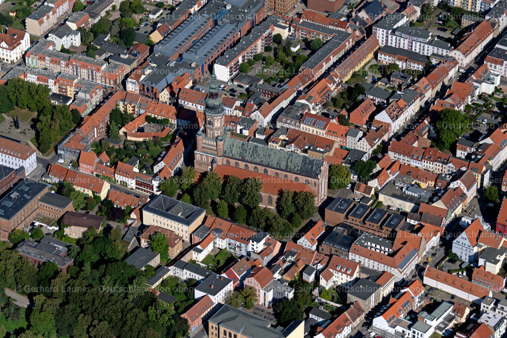 4061166 | GREIFSWALD 08.09.2021 Kirchengebäude des Domes St. Nikolai an der Domstraße in Greifswald im Bundesland Mecklenburg-Vorpommern, Deutschland. Weiterführende Informationen bei: Evangelische Kirchengemeinde St. Nikolai, Greifswald. // Church building of the cathedral of St. Nikolai on Domstrasse in Greifswald in the state Mecklenburg - Western Pomerania, Germany. Further information at: Evangelische Kirchengemeinde St. Nikolai, Greifswald. Foto: Gerhard Launer