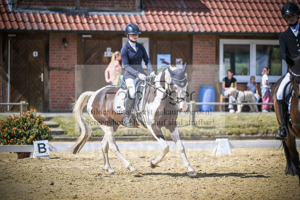 DOS_7224 | Entdecke hochwertige Reitturnierfotos von Foto Oger. Professionell, emotional und authentisch – jetzt Lieblingsmomente im Shop bestellen.Deutschlandweite Turnierfotografie. - Realisiert mit Pictrs.com