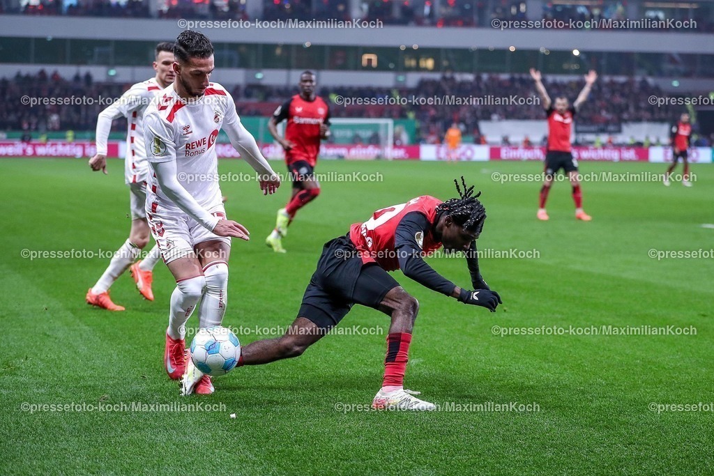 DFB05022502273 | 05.02.2025, Fußball, DFB-Pokal Viertelfinale, Bayer 04 Leverkusen - 1.FC Köln, BayArena, Saison 2024 2025: Leart Pacarada (FC Köln #17) im Zweikampf gegen Jeremie Frimpong (Bayer04 Leverkusen #30)DFB regulations prohibit any use of photographs as image sequences and or quasi-video.