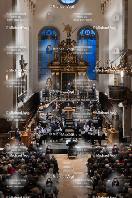 TAM25_K.11__Michael-Vogl_071_6459 | Tage Alter Musik Regensburg K.11 Dreieinigkeitskirche Ars Antiqua Austria (Österreich) St. Florianer Sängerknaben (Österreich) Splendor Austriae Höfischer Prunk in geistlichen Werken B.A. Aufschnaiter: Missa Laetemurine & H.I.F. Biber: Vesperae à 32 Franz Farnberger Einstudierung Gunar Letzbor Solovioline, Leitung Foto: Michael Vogl