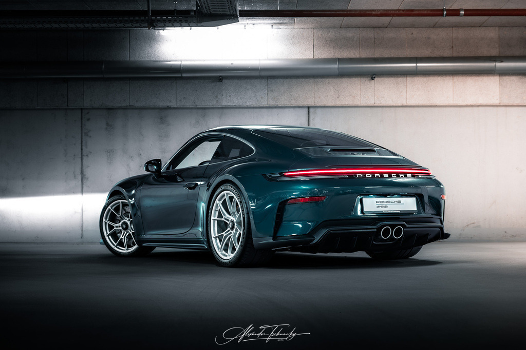 911 GT3 Touring Arlogrünmetallic | Entdecken Sie die faszinierende Welt von Alexander Tschuncky Arts: Kreative Fotografie, atemberaubende Automobilkunst und hochwertiger Bilderdruck. Lassen Sie sich inspirieren! - Realisiert mit Pictrs.com