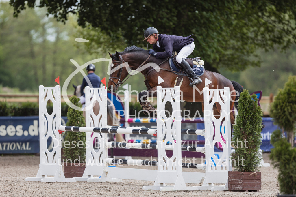 250506_Mühlen_SprPf-L1-387 | Deine schönsten Turniermomente als professionelle Fotos! Entdecke hochwertige Pferdesport-Fotografie im Online-Shop. Jetzt Fotos finden & bestellen!