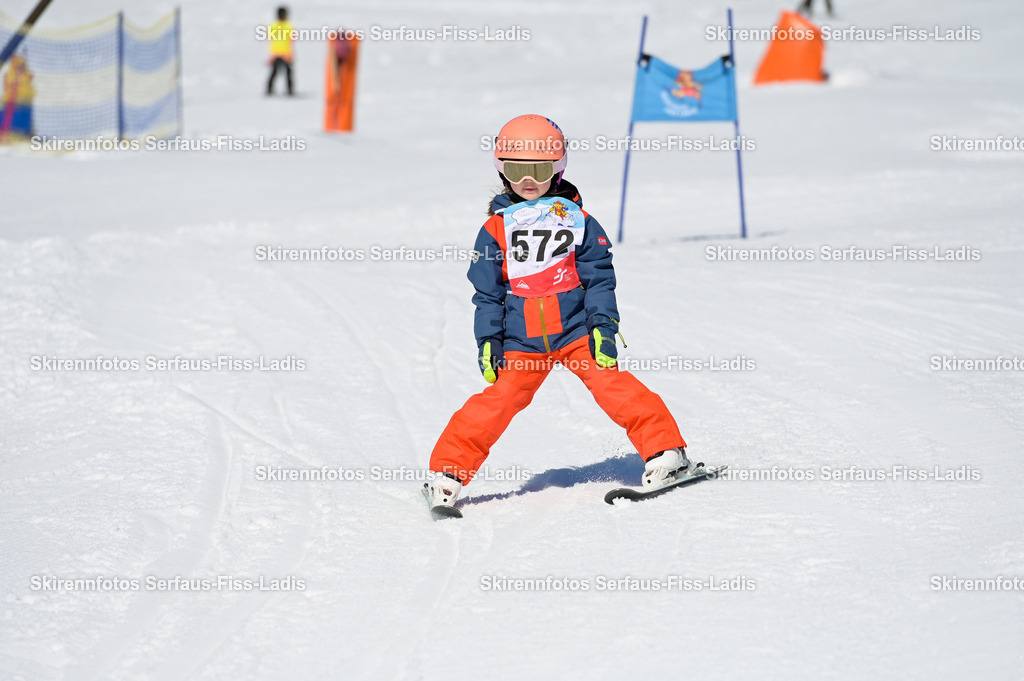 SRF_27.02.2026_608 | Skirennfotos,Serfaus,Fiss,Ladis,Kinderskirennen,Winter,Tirol,Oberland,skirace,SFL,feelfree,weil wir's genießen,ski,Ski,skifahren,Sonnenplateau, - Realisiert mit Pictrs.com