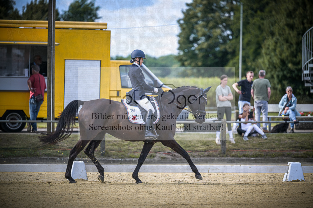 DOS_9178 | Entdecke hochwertige Reitturnierfotos von Foto Oger. Professionell, emotional und authentisch – jetzt Lieblingsmomente im Shop bestellen.Deutschlandweite Turnierfotografie. - Realisiert mit Pictrs.com