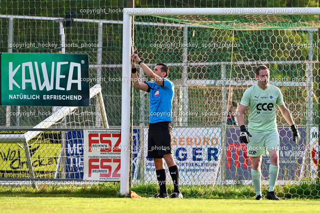 FC Lendorf vs. SC St.Veit | Emanuel Johann Kulterer Referee, #1 Rene Arno Robitsch St.Veit, FC Lendorf vs. SC St.Veit, FC Lendorf vs. SC St.Veit am 17.08.2024 in Lendorf (Thomas Morgenstern-Arena), Austria, (Photo by Bernd Stefan)