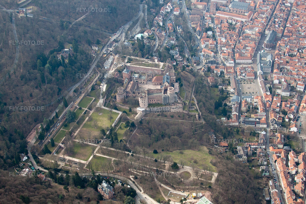 Luftbild: Heidelberger Schloss im Ortsteil Kernaltstadt in Heidelberg im Bundesland Baden-Württemberg in Deutschland. Foto: IMG_37918.jpg vom 12.03.2011 durch Werner Riehm/FLY-FOTO.de