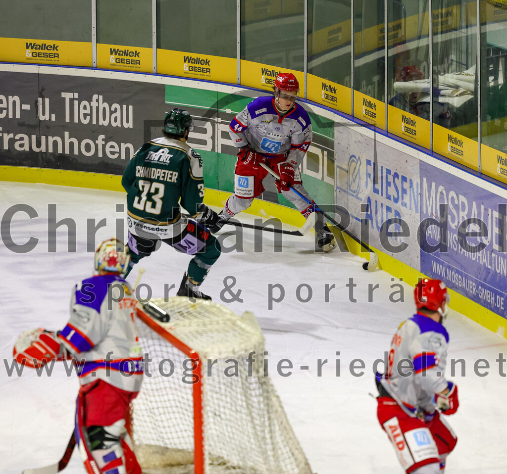 2026-02-15_044_TSV_Erding_gegen_EC_Peiting | Erding, Deutschland, 15.02.2026:Eishockey, Oberliga Süd 2025 / 2026, 47. Spieltag, TSV Erding gegen EC Peiting, Endergebnis: 4:5Marc Schmidpeter (Erding Gladiators, #33), Moritz Köttstorfer (EC Peiting, #44)Foto: Christian Riedel / fotografie-riedel.net