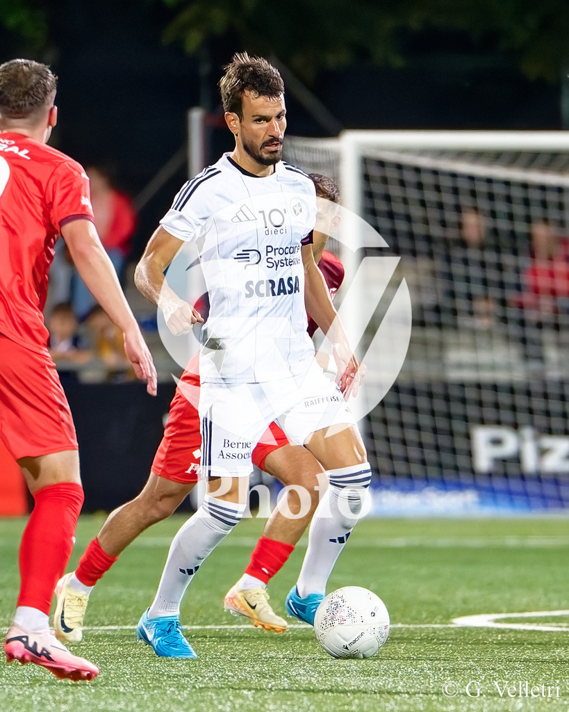 Challenge League - Etoile Carouge FC v FC Vaduz | Aurélien Chappuis(C) (8 Etoile Carouge FC) in action during the Challenge League game between Etoile Carouge FC and FC Vaduz at Stade de la Fontenette in Carouge, Switzerland