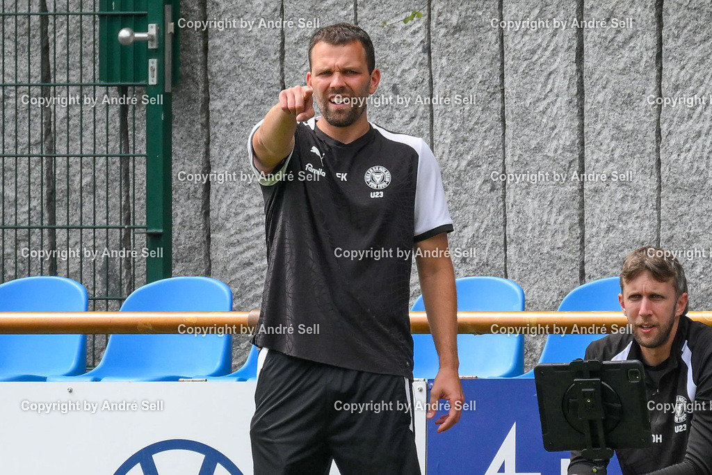 Holstein Kiel II vs 1. FC Phönix Lübeck II | Trainer Freddy Kaps (Holstein) / Fußball-Oberliga Männer 2026/2027 / Holstein Kiel II vs 1. FC Phönix Lübeck II / Citti Fussball Park - Projensdorf / Kiel / 08.08.26 - Realisiert mit Pictrs.com