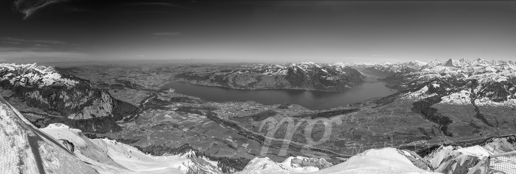 Thunersee-Panorama vom Niesen | Die ideale Geschenkidee für Naturliebhaber. Naturbilder von Marcel Gross Photography für ihr Zuhause in den verschiedensten Formaten und Materialien. - Realisiert mit Pictrs.com