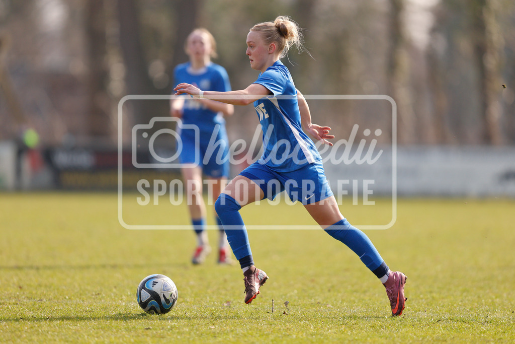 Fußball I Frauen I Saison 2025-2026 I Oberliga Niedersachsen I 15. Spieltag I SV Meppen 1912 e.v. U20 2 - BW Hollage -56 | Lotte Dijkhuizen (8, SV Meppen 1912 e.v.) - Realisiert mit Pictrs.com