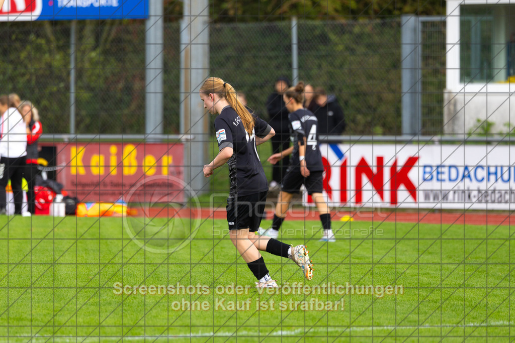 20261010_141308_0483_(c)_by_PhotoPeet | #,1.FC Donzdorf (schwarz) vs. SC Sand (blau), Fußball, EnBW-Oberliga B -Juniorinnen, 05. Spieltag, Saison 2026/2027, Rasenplatz Lautertal Stadion, Süßener Straße 16, 73072 Donzdorf, 10.10.2026 - 14:00 Uhr,Foto: PhotoPeet / Sport- &amp; Eventfotografie / Peter Harich