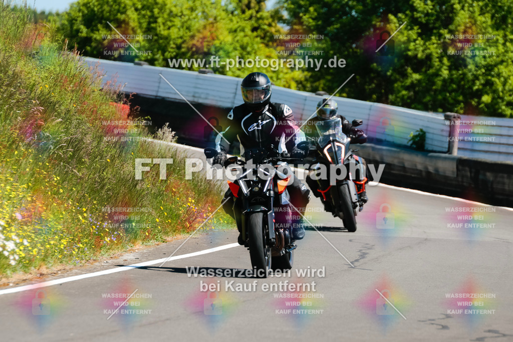 Moto-TeamOBK-22030 | Hier findet Ihr Bilder von Touristenfahrten auf der Nürburgring Nordschleife oder von anderen Veranstaltungen die ich besucht habe. Viel Spass beim Durch Schauen 