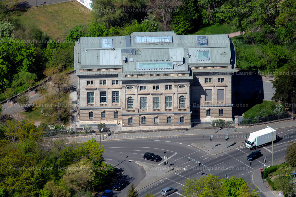 4026818 | WEIMAR 07.05.2020 Gebäude des Archivs " Goethe- und Schiller-Archiv " Über dem Kegeltor in Weimar im Bundesland Thüringen, Deutschland. Weiterführende Informationen bei: Klassik Stiftung Weimar. // Functional building of the archive building " Goethe- and Schiller-Archiv " in Weimar in the state Thuringia, Germany. Further information at: Klassik Stiftung Weimar. Foto: Gerhard Launer