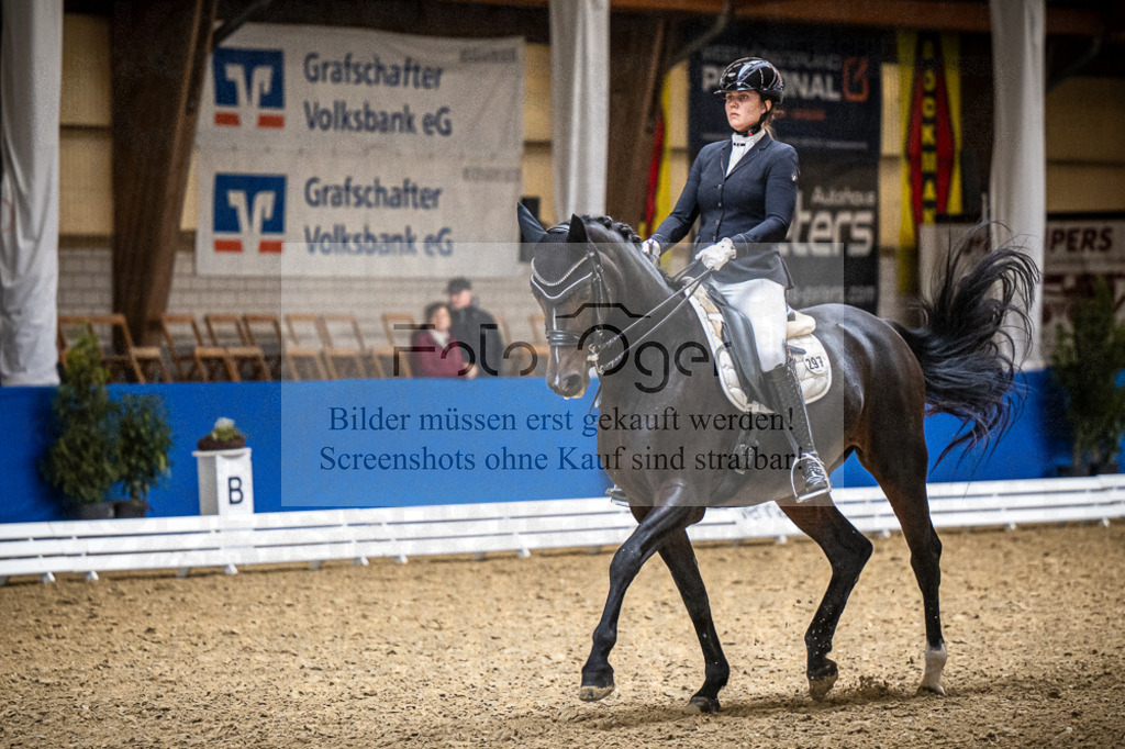 DOS_3220 | Entdecke hochwertige Reitturnierfotos von Foto Oger. Professionell, emotional und authentisch – jetzt Lieblingsmomente im Shop bestellen.Deutschlandweite Turnierfotografie. - Realisiert mit Pictrs.com