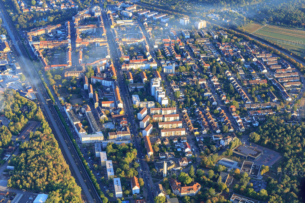 Luftbild: Ortsansicht im Ortsteil Rheinau in Mannheim im Bundesland Baden-Württemberg in Deutschland. Foto: IMG_110894.jpg vom 08.09.2018 durch Werner Riehm/FLY-FOTO.de