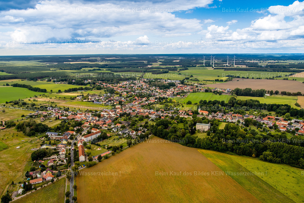 Angern mit Wasserschloss_-7312 | Angern - Realisiert mit Pictrs.com