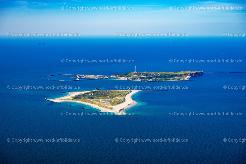 Helgoland_Düne_ELS_7655280824 | HELGOLAND 28.08.2024 Küstenbereich der Insel Düne mit Flugplatz in Helgoland im Bundesland Schleswig-Holstein, Deutschland. Weiterführende Informationen bei: Helgoland Tourismus-Service,  NABU - Naturschutzbund Deutschland e.V.. // Coastal area of the duen- Island including airfield in Helgoland in the state Schleswig-Holstein, Germany. Further information at: Helgoland Tourismus-Service,  NABU - Naturschutzbund Deutschland e.V.. Foto: Martin Elsen
