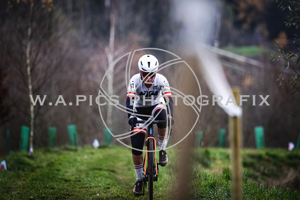 ..... | AUSTRIA, 24.11.24, 3.Radquerfeldein GP um das Sportzentrum Gunskirchen Image shows: Photo: Wapics / Andreas Willdoner