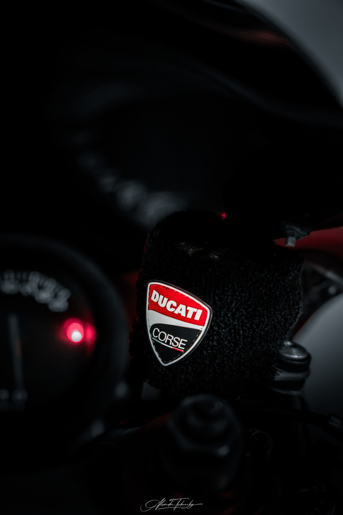 Ducati 996 | Entdecken Sie die faszinierende Welt von Alexander Tschuncky Arts: Kreative Fotografie, atemberaubende Automobilkunst und hochwertiger Bilderdruck. Lassen Sie sich inspirieren! - Realisiert mit Pictrs.com