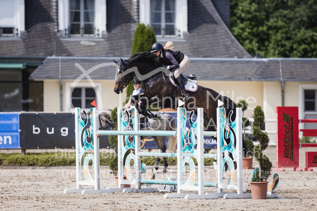 250531_MayDays_M2-Springen-541 | Deine schönsten Turniermomente als professionelle Fotos! Entdecke hochwertige Pferdesport-Fotografie im Online-Shop. Jetzt Fotos finden & bestellen!