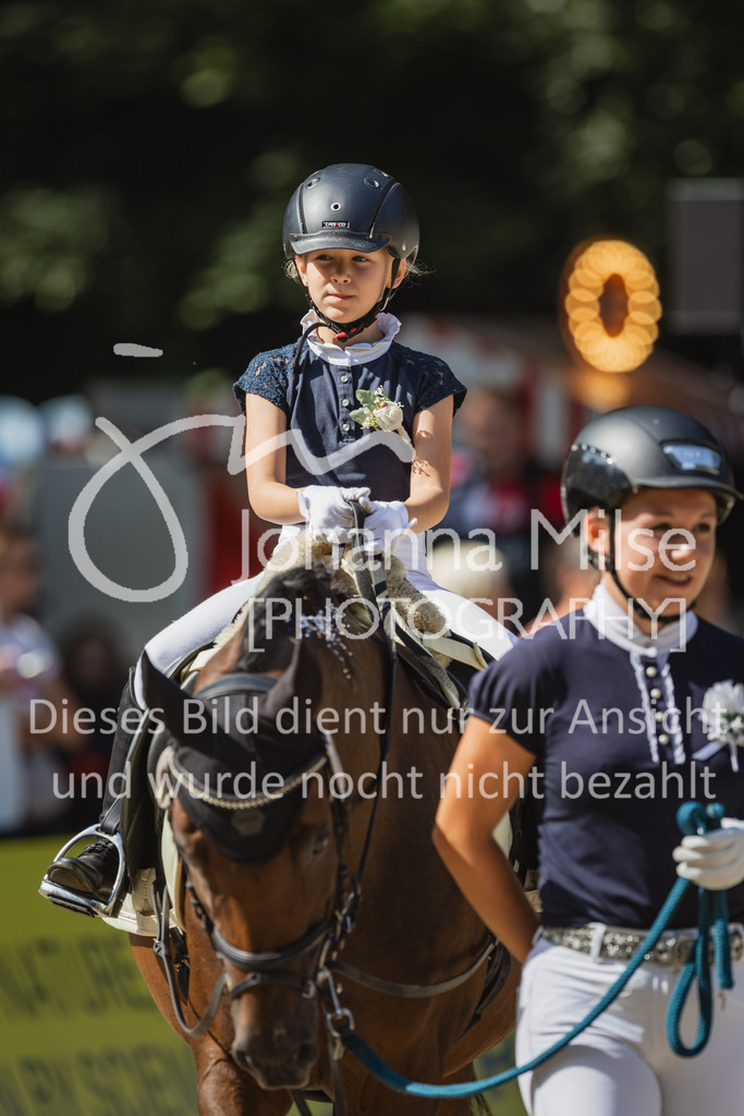 230910_OWLCh_Führzügel-140 | Deine schönsten Turniermomente als professionelle Fotos! Entdecke hochwertige Pferdesport-Fotografie im Online-Shop. Jetzt Fotos finden & bestellen!