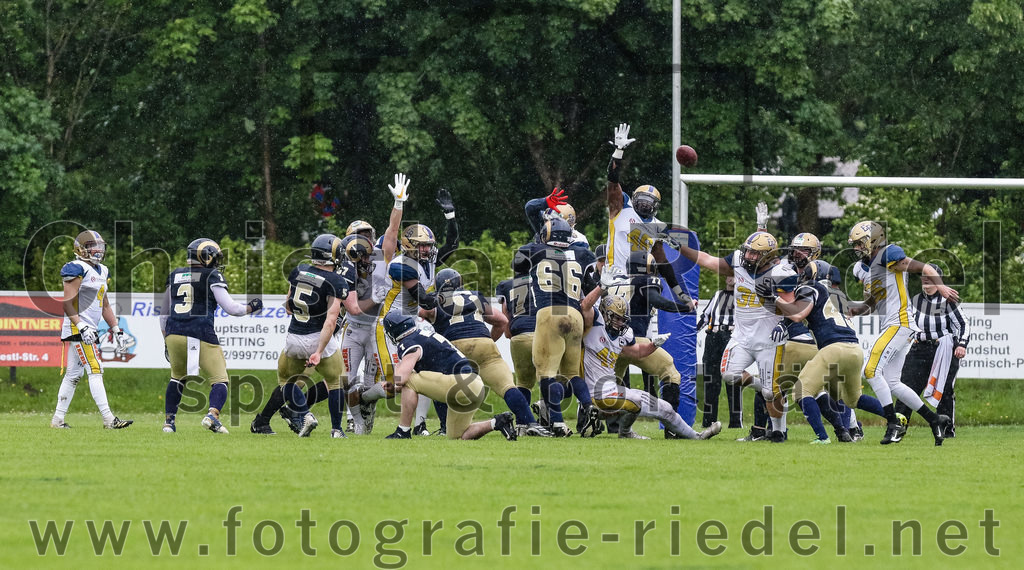 2022-05-29_024_Erding_Bulls_gegen_Nuernberg_Rams | Erding, Deutschland, 29.05.2022:
Fußball, Regionalliga 2022, 5. Spieltag, Erding Bulls gegen Nürnberg Rams, Endergebnis: 10:16

Foto: Christian Riedel / fotografie-riedel.net