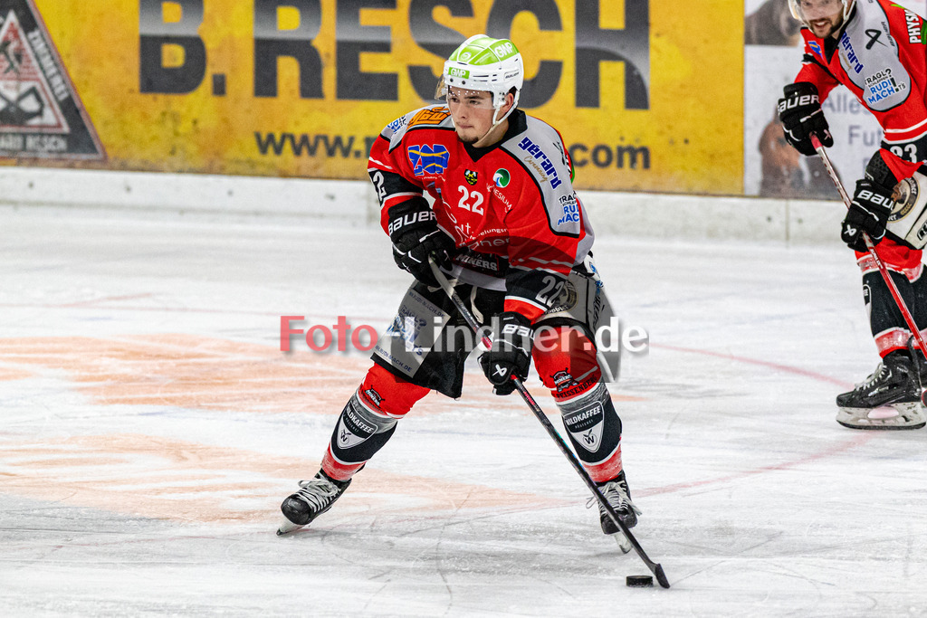 TSV Peißenberg Miners vs ERSC Amberg Wild Lions | Eishockey Bayernliga 2023/2024, TSV Peißenberg Miners vs ERSC Amberg Wild Lions,
Sinan ONDÖRTOGLU (Miners 22) in Aktion,
2023-10-27 in Peißenberg (Eisstadion)
22 Sinan ONDÖRTOGLU (Miners 22)
Copyright: WolfgangxLindner foto-lindner.de