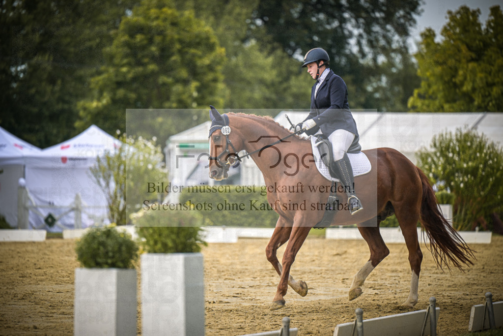 DOS_9734 | Entdecke hochwertige Reitturnierfotos von Foto Oger. Professionell, emotional und authentisch – jetzt Lieblingsmomente im Shop bestellen.Deutschlandweite Turnierfotografie. - Realisiert mit Pictrs.com