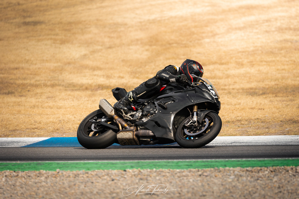Ducati Trackday Hockenheimring 2026 | Entdecken Sie die faszinierende Welt von Alexander Tschuncky Arts: Kreative Fotografie, atemberaubende Automobilkunst und hochwertiger Bilderdruck. Lassen Sie sich inspirieren! - Realisiert mit Pictrs.com