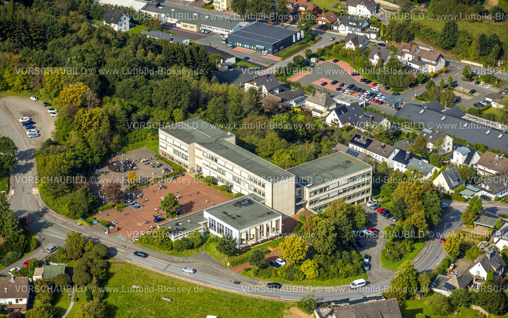 Sundern230905207 | Luftbild, Realschule Sundern, Sundern, Sauerland, Nordrhein-Westfalen, Deutschland