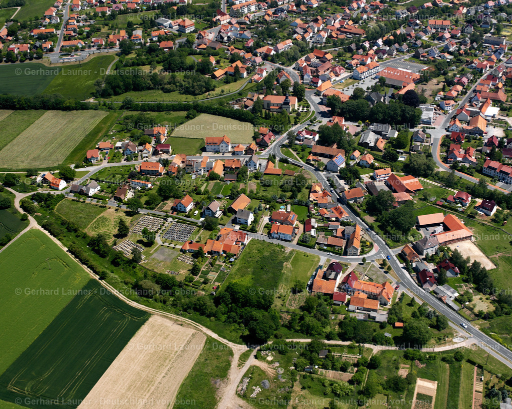 2634265 | TEISTUNGEN 09.06.2006 Stadtansicht vom Stadtrand angrenzend an landwirtschaftliche Feldern  in Teistungen im Bundesland Thüringen, Deutschland // City view from the outskirts with adjacent agricultural fields  in Teistungen in the state Thuringia, Germany Foto: Gerhard Launer
