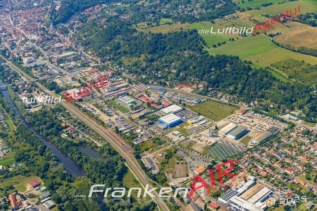 Luftbild der Stadt Rudolstadt - Die Luftaufnahme wurde 2025 vom UL-Flugzeug heraus erstellt ( keine Drohne ) - Hochauflösende Luftaufnahme - für professionelle Ausdrucke geeignet. Die Geschenkidee !Hier alle&nbsp;Infos zur Lizenzierung der LuftaufnahmeWir fliegen auch dieses Jahr wieder in Ihre Region um Luftbilder zu erstellen.- Luftbild anfragen