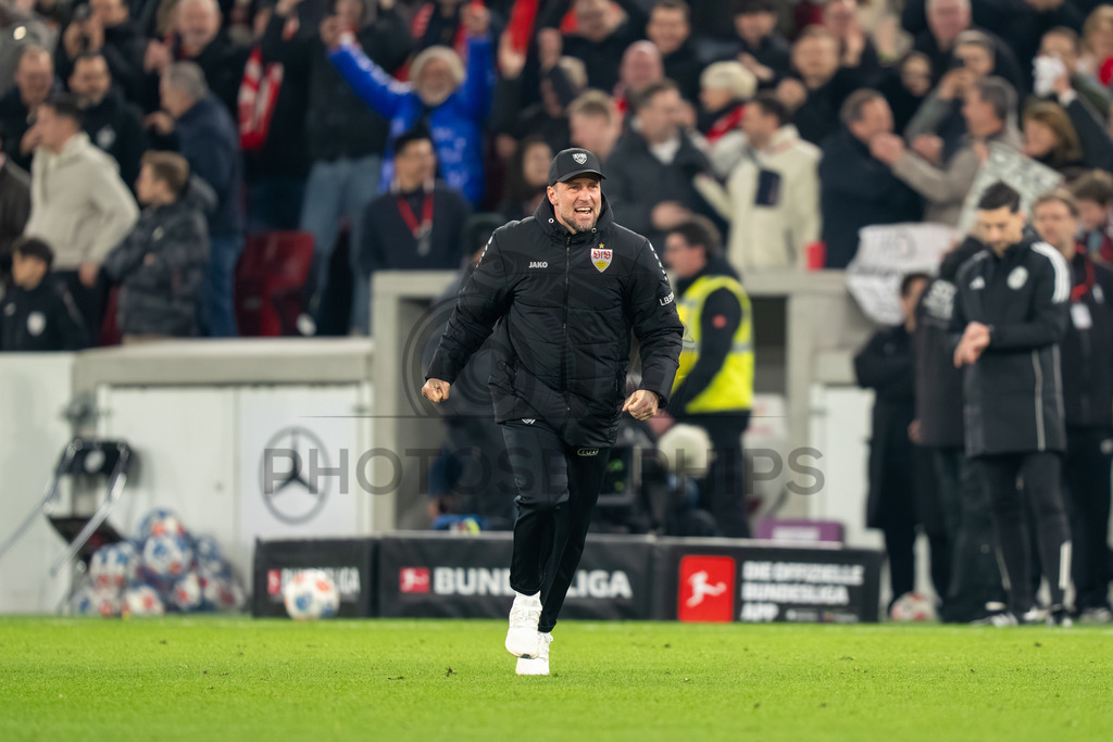 VfB Stuttgart vs. RB Leipzig, Fussball, 1. Bundesliga, 26. Spieltag, 15.03.2026 | Sebastian Hoeness (Trainer VfB Stuttgart),VfB Stuttgart vs. RB Leipzig, Fussball, 1. Bundesliga, 26. Spieltag, 15.03.2026Foto: photosbyphips/Philip Ziegler