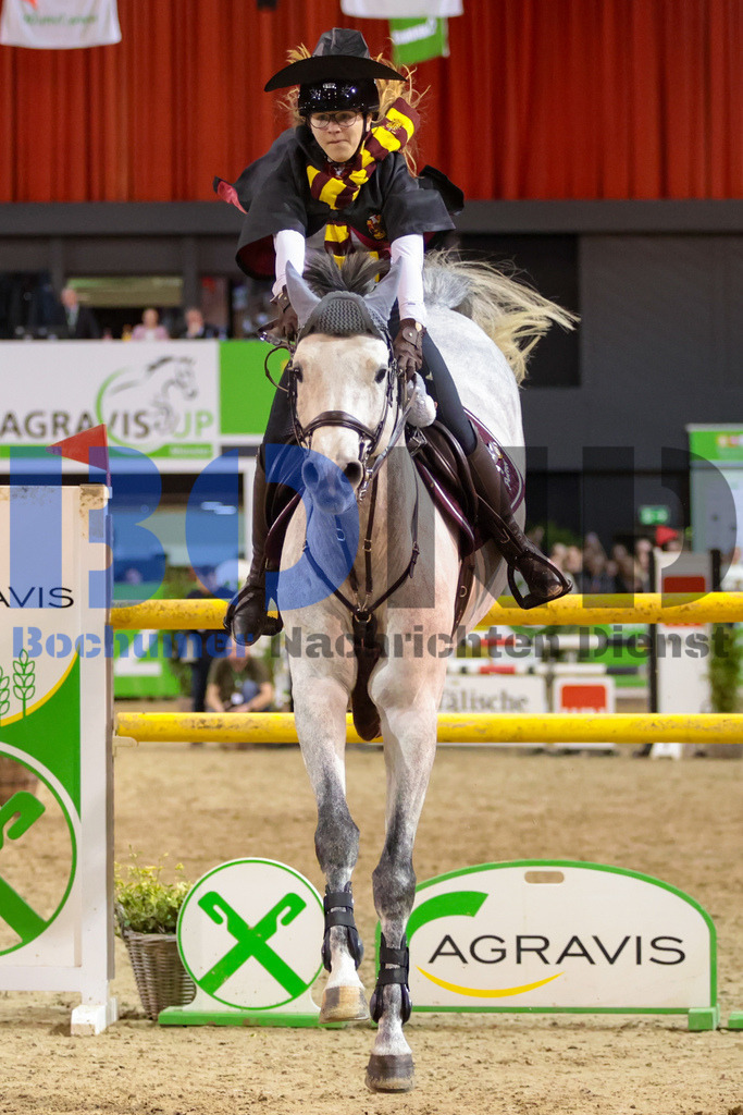 Agravis Cup 2024 - Kostuemspringen {date} -  | {headline}



(Foto: Sebastian Sendlak / BOND)

 - Realisiert mit Pictrs.com