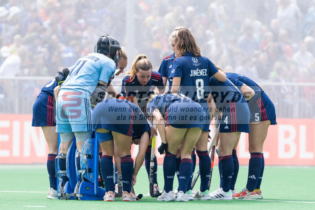 Final4_20240519-1220-0008 | Bonn, Deutschland, 19.05.2024: Lucia Jimenez Vicenter (Mannheimer HC), Lisa Schneider (Mannheimer HC) in Aktion waehrend des Spiels der Deutsche Feldhockey-Meisterschaften 2024 zwischen Final 4 Damen Finale Düsseldorfer HC - Mannheimer HC im Bonner THV am 19.05.2024 in Bonn, Deutschland. (Foto von Stephan Fehrmann)

Bonn, Germany, 19.05.2024: Lucia Jimenez Vicenter (Mannheimer HC), Lisa Schneider (Mannheimer HC) in action during the game of Deutsche Feldhockey-Meisterschaften 2024 between Final 4 Damen Finale Düsseldorfer HC - Mannheimer HC in Bonner THV at 19.05.2024 in Bonn, Deutschland. (Foto from Stephan Fehrmann)