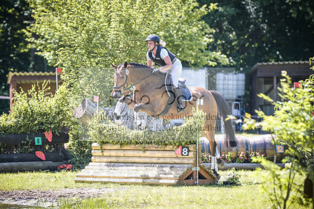 DOS_3622 | Entdecke hochwertige Reitturnierfotos von Foto Oger. Professionell, emotional und authentisch – jetzt Lieblingsmomente im Shop bestellen.Deutschlandweite Turnierfotografie. - Realisiert mit Pictrs.com