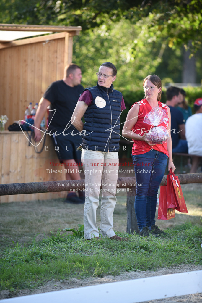DSC_0704 | Pferde- und Turnierfotografie in Westsachsen. Pferdeportraits, Auftragszeichnungen und intuitive Kunst.