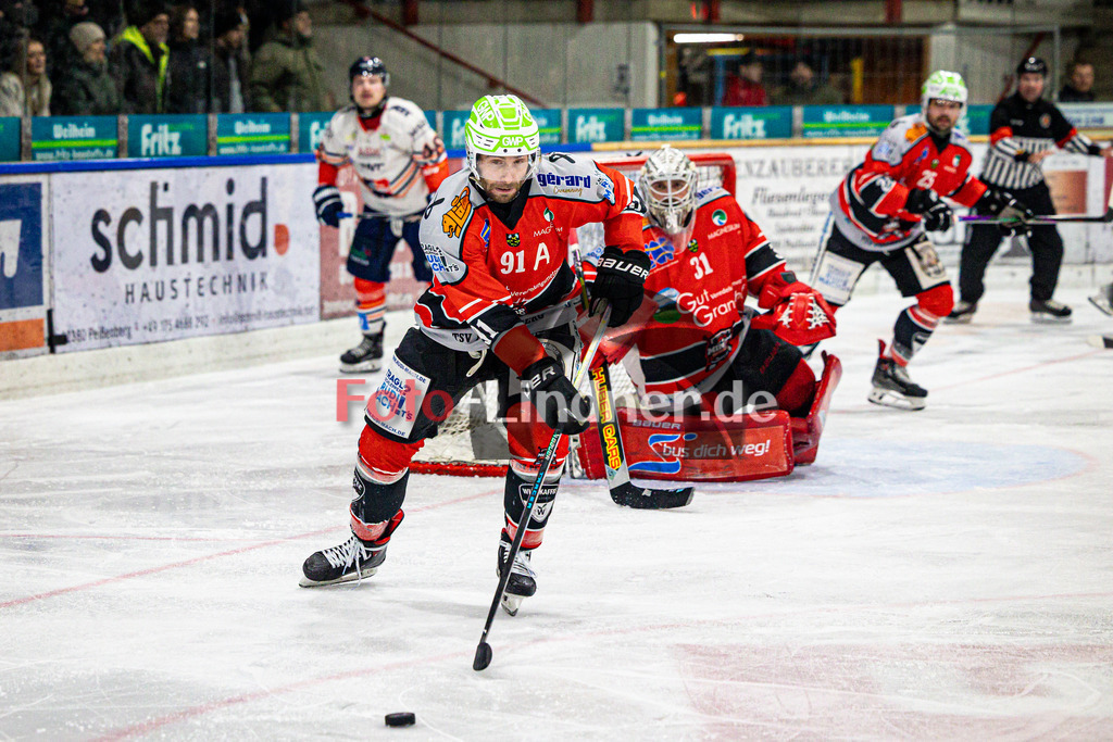 TSV Peißenberg MINERS gegen ESC Kempten SHARKS | Eishockey Bayernliga Herren Pre-Playoffs 2024/25, TSV Peißenberg MINERS gegen ESC Kempten SHARKS, 20250131,Dominik EBENTHEUER (MINERS 91) in Aktion,2025-01-31 in Peißenberg (Eisstadion Peißenberg)Dominik EBENTHEUER (MINERS 91)Copyright: WolfgangxLindner foto-lindner.de