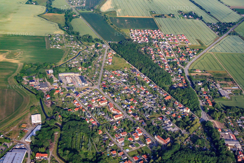 Luftbild: Ortsansicht von Osten in Halberstadt im Bundesland Sachsen-Anhalt in Deutschland. Foto: IMG_58396.jpg vom 30.06.2013 durch Werner Riehm/FLY-FOTO.deAuflösung des Originals: 4752 x 3168 px