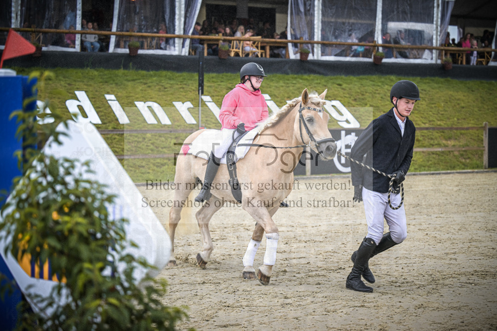 DOS_0113 | Entdecke hochwertige Reitturnierfotos von Foto Oger. Professionell, emotional und authentisch – jetzt Lieblingsmomente im Shop bestellen.Deutschlandweite Turnierfotografie. - Realisiert mit Pictrs.com