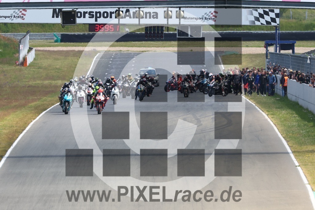 start-20250524_03736 | Schöne Erinnerungen an spannende Momente - das festzuhalten ist unser Job. PIXELrace.de ist seit 2003 auf den Rennstrecken Europas unterwegs um die Action draußen beim Fahren und die wunderbare Stimmung imm Fahrerlager für euch einzufangen.